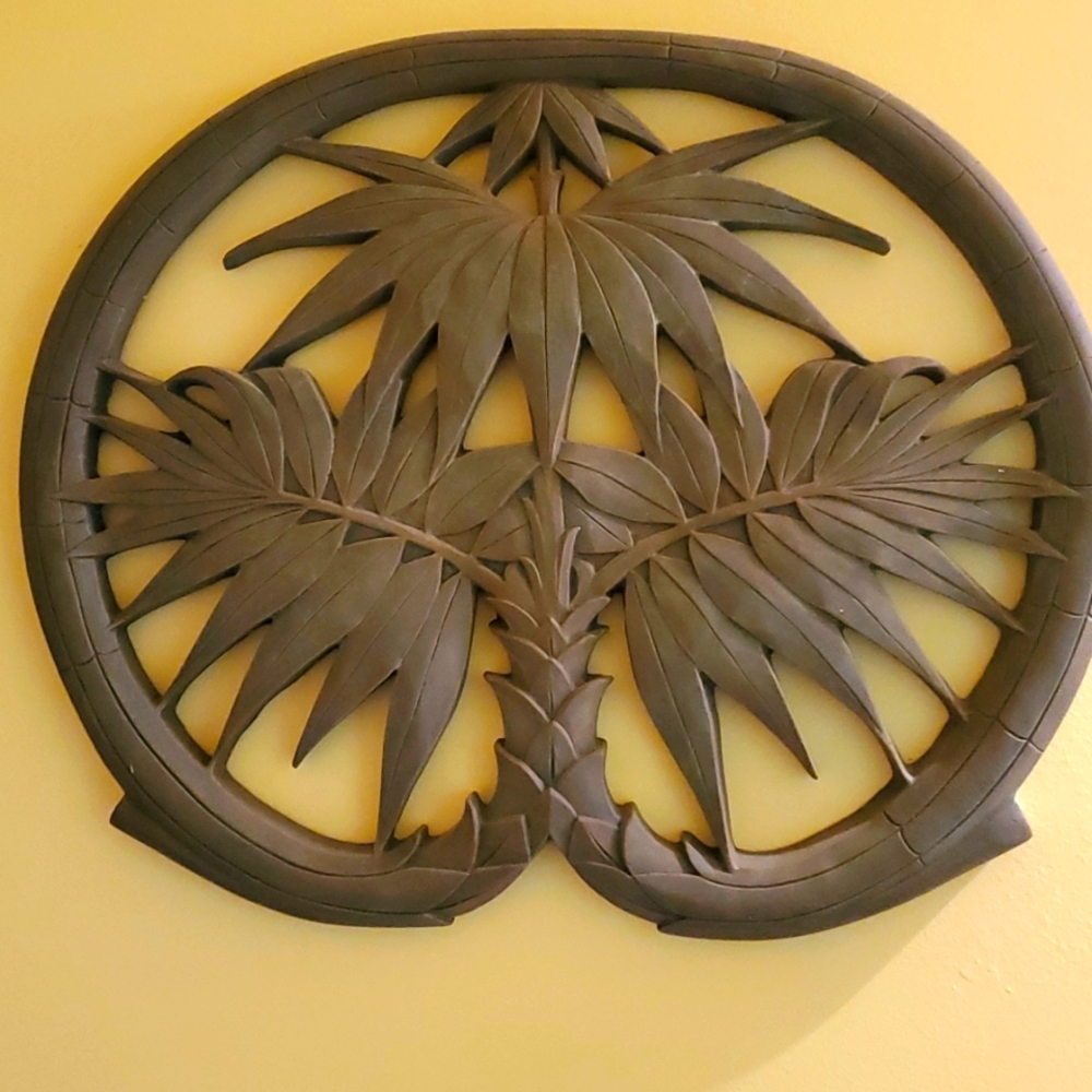 Wooden palm tree decoration